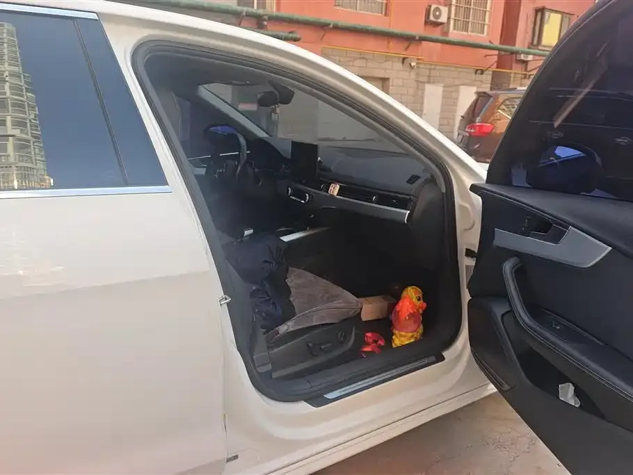 Audi A4L 2021 из CN, фото 4