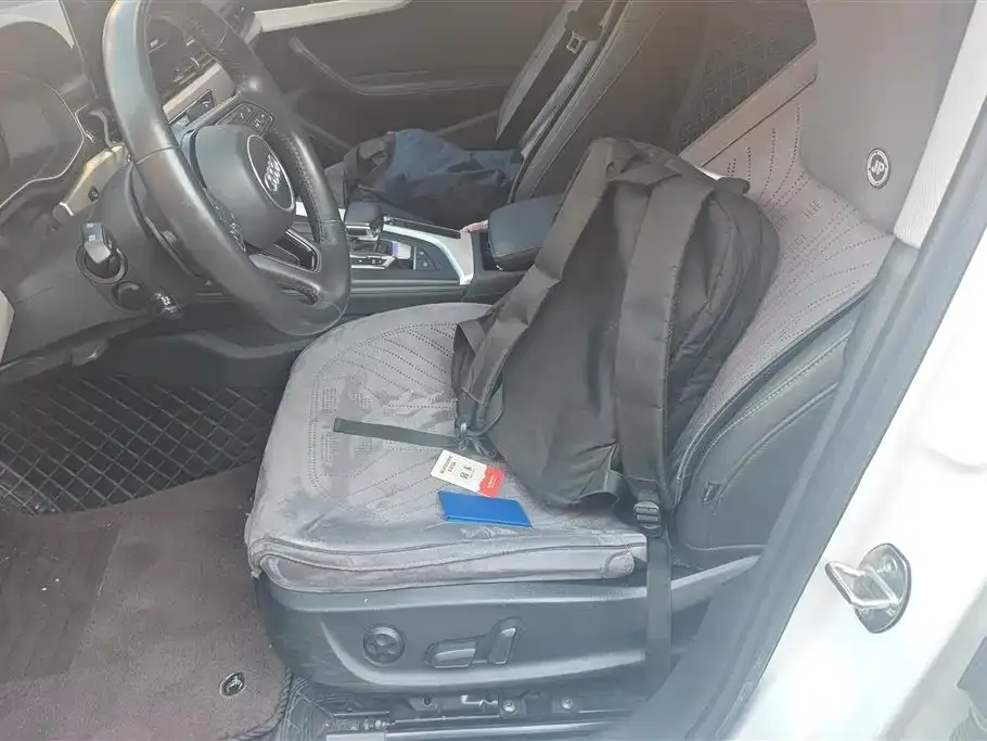Audi A4L 2021 из CN, фото 6