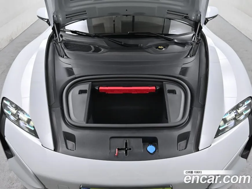 Porsche Taycan 2025 из KR, фото 7