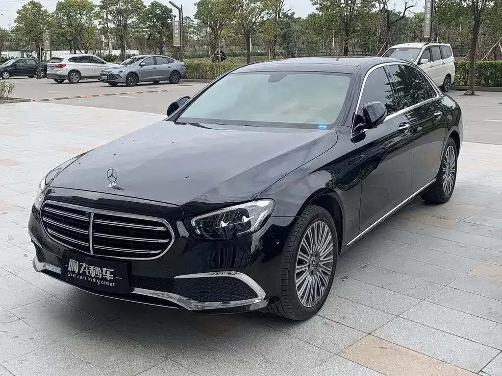 Mercedes-Benz E-Class — фото 1