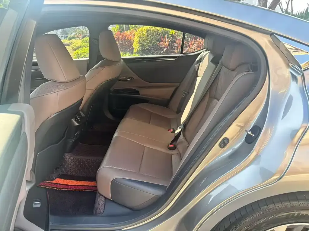 Lexus ES 2023 из CN, фото 2