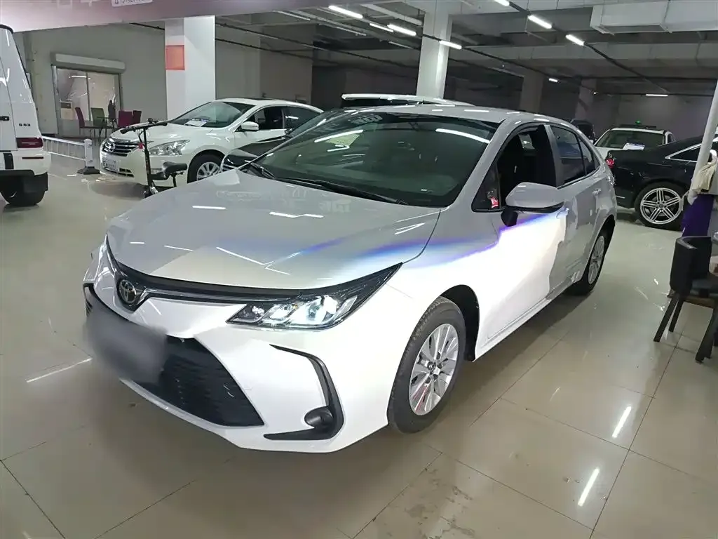Toyota Corolla 2023 из CN, фото 1