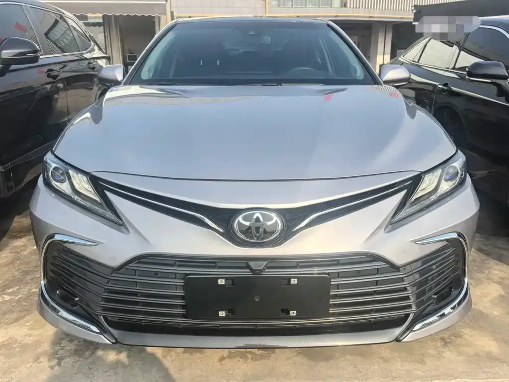 Toyota Camry — фото 8