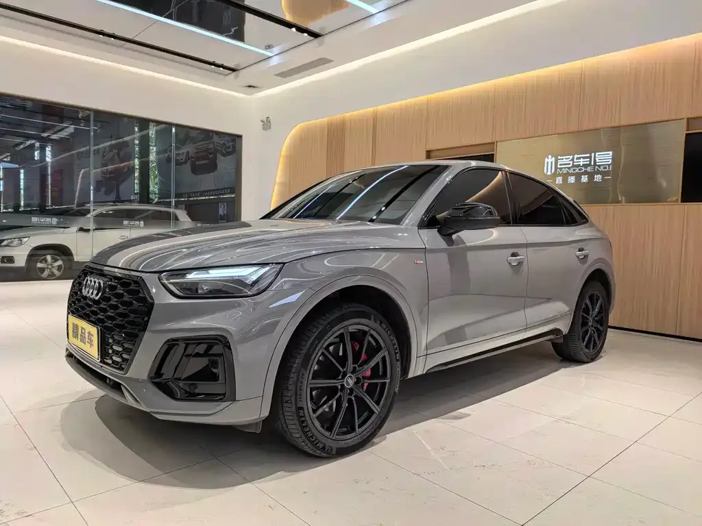 Audi Q5L Sportback — фото 1