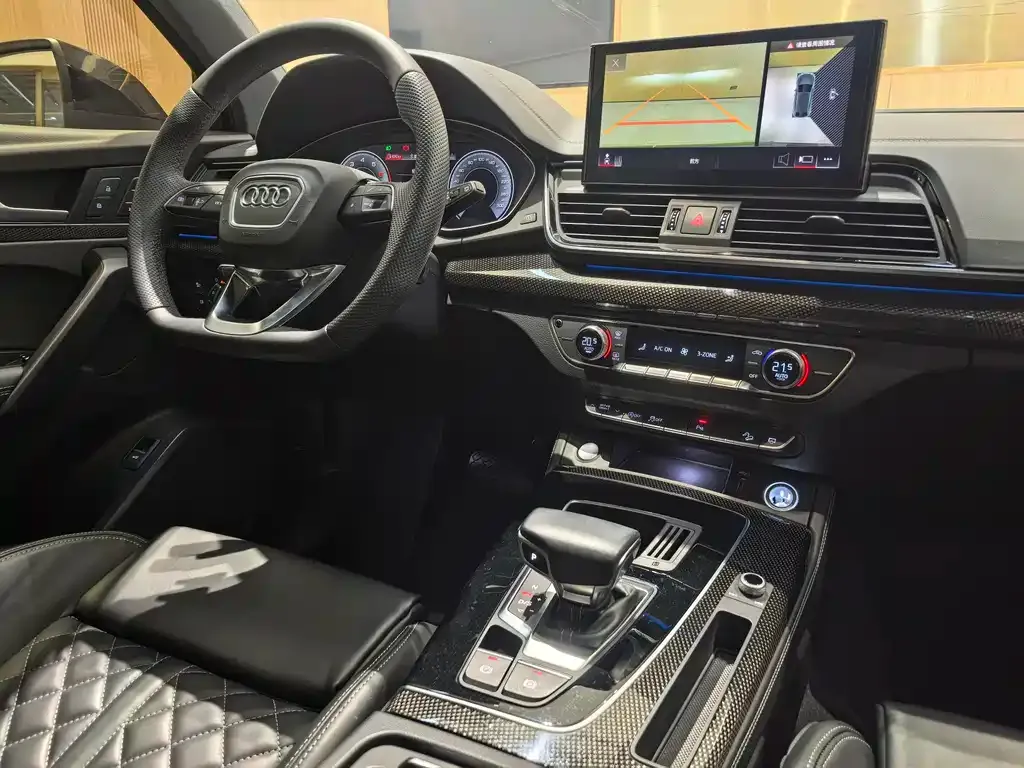 Audi Q5L Sportback — фото 5