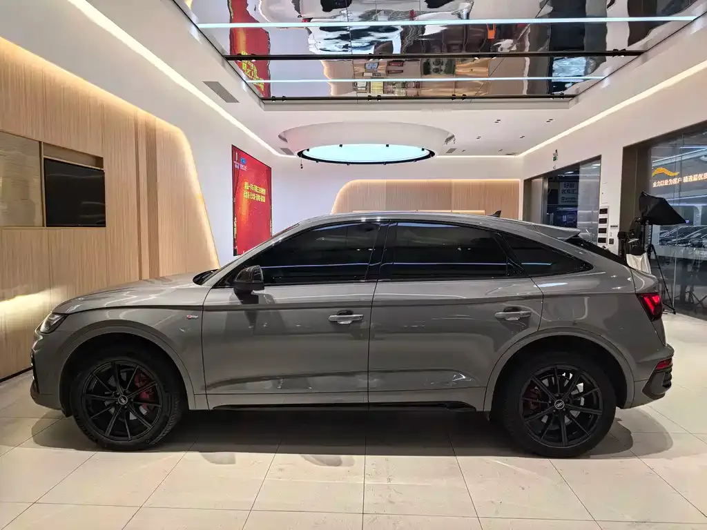 Audi Q5L Sportback — фото 10