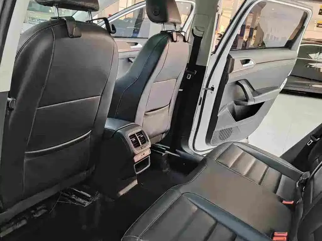 Volkswagen Tharu 2021 из CN, фото 10