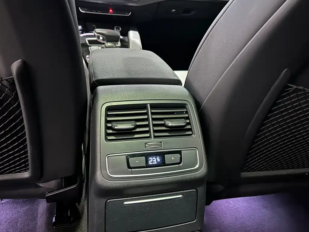 Audi A4L 2024 из CN, фото 10