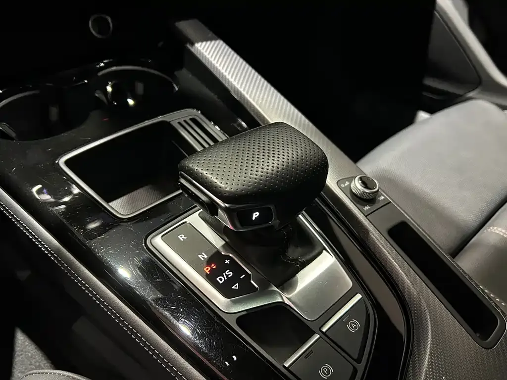 Audi A4L 2024 из CN, фото 8