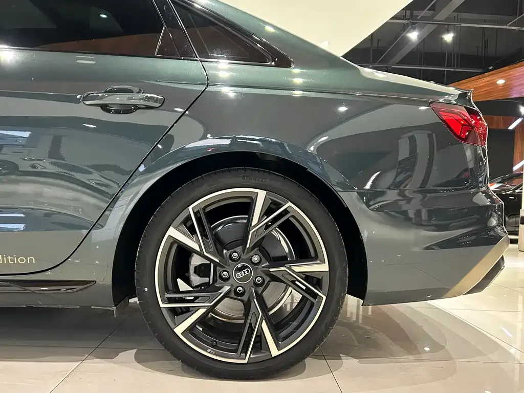 Audi A4L 2024 из CN, фото 9