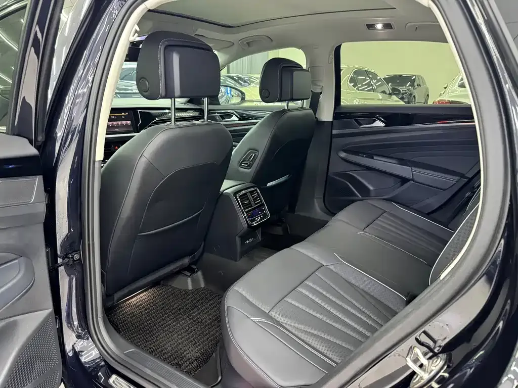 Volkswagen Passat 2024 из CN, фото 5