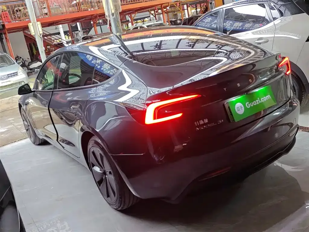 Tesla Model 3 — фото 4