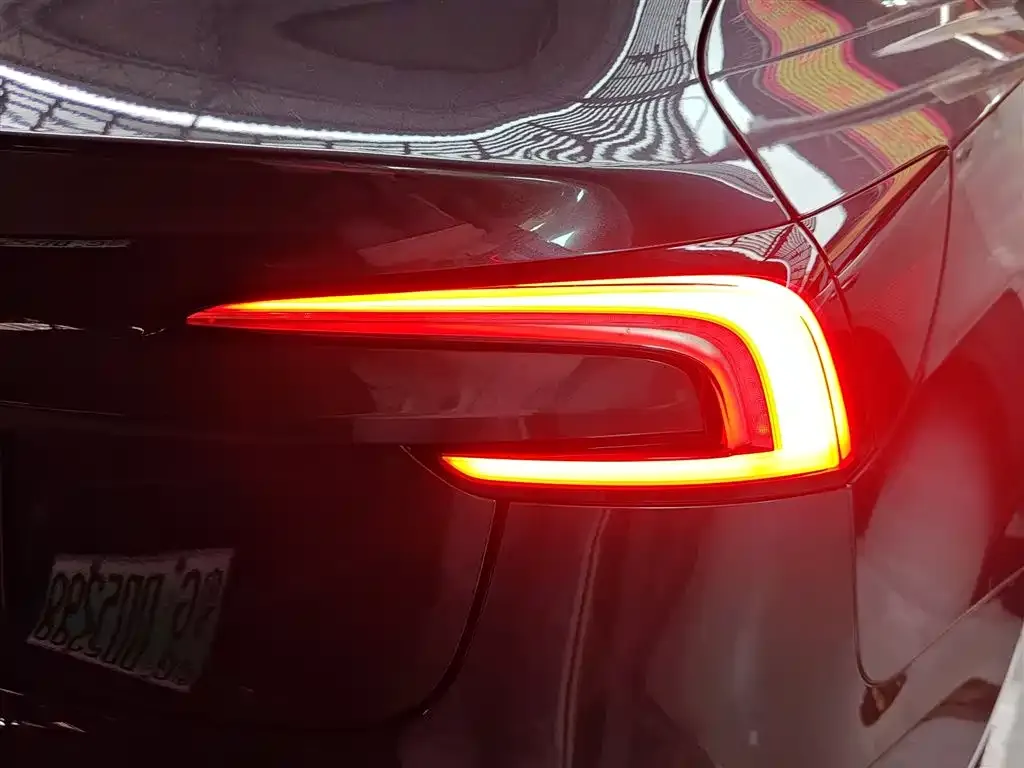 Tesla Model 3 — фото 5