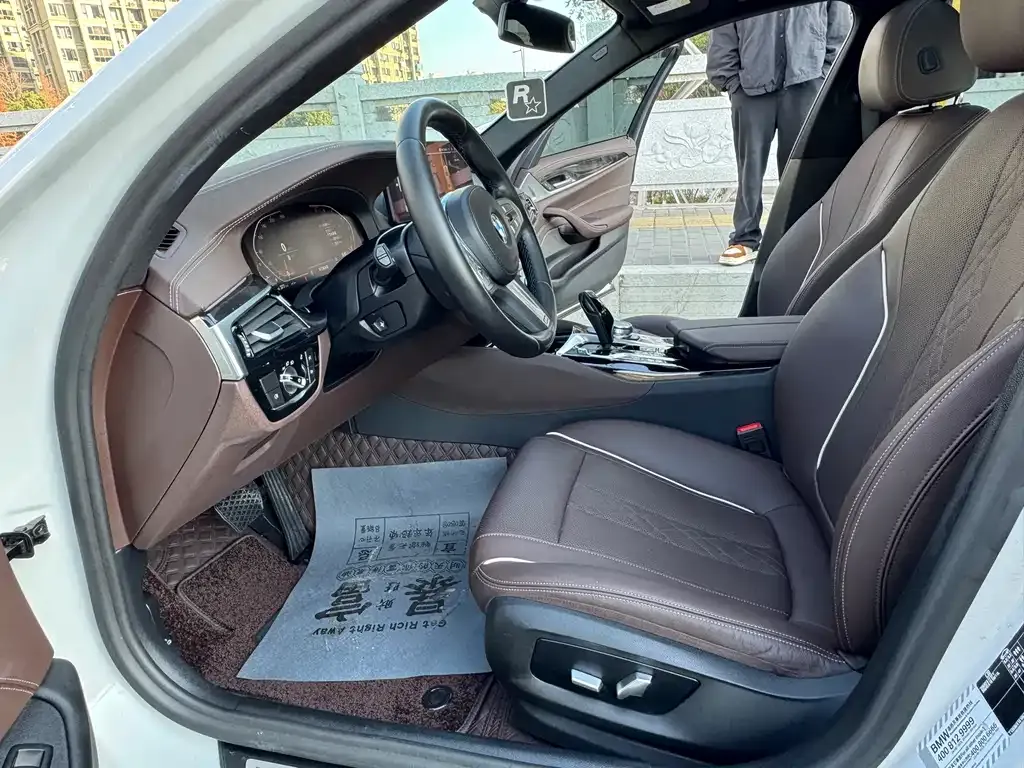 BMW 5 Series 2023 из CN, фото 9
