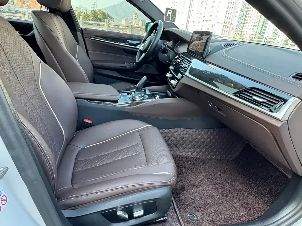 BMW 5 Series 2023 из CN, фото 6