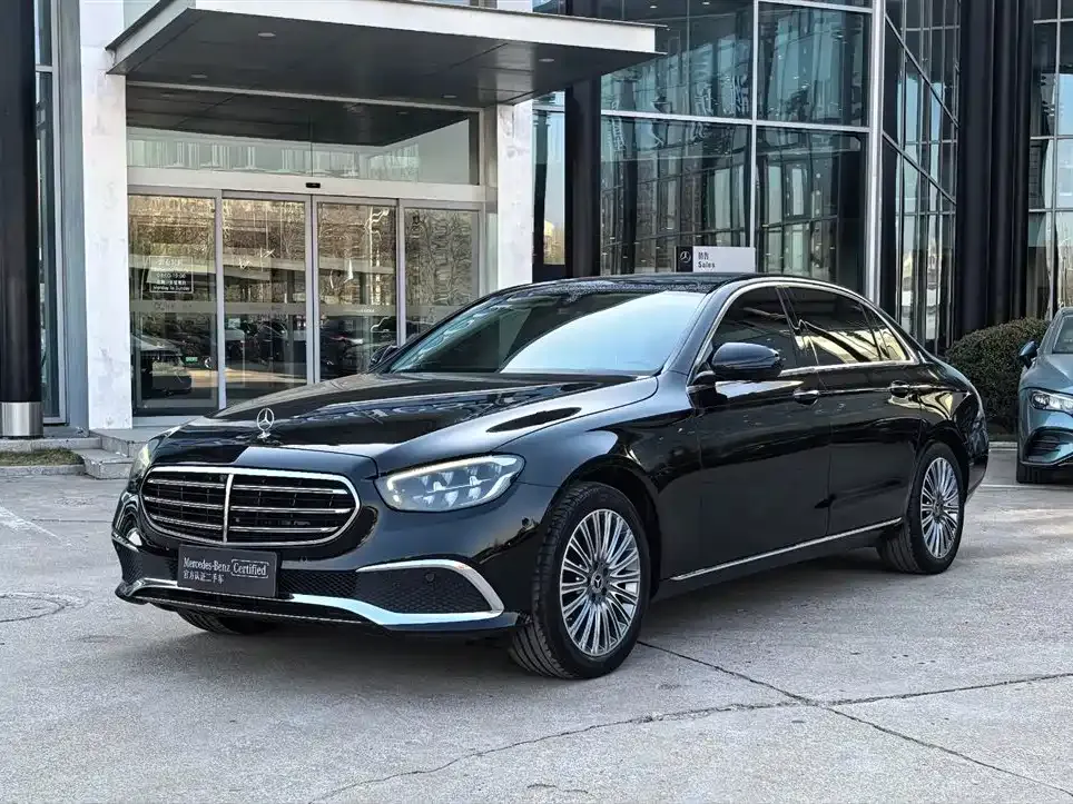 Mercedes-Benz E-Class — фото 1