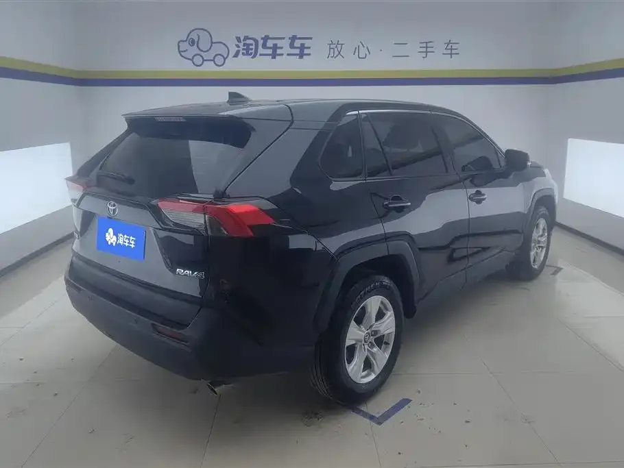 Toyota RAV4 — фото 6