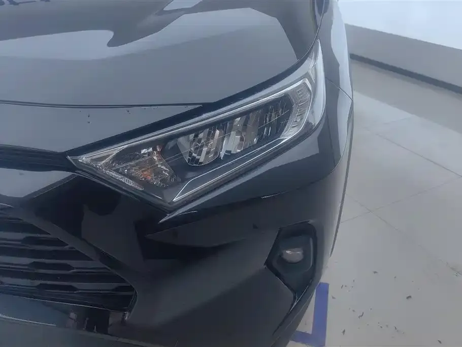 Toyota RAV4 — фото 9