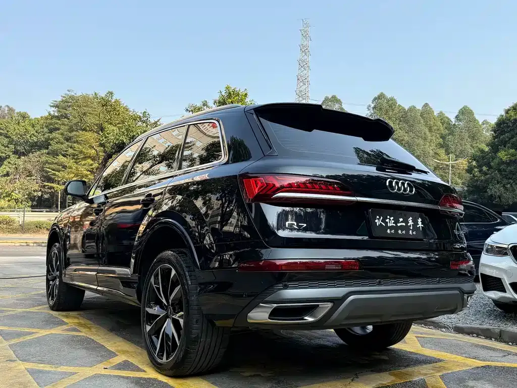 Audi Q7 2021 из CN, фото 7