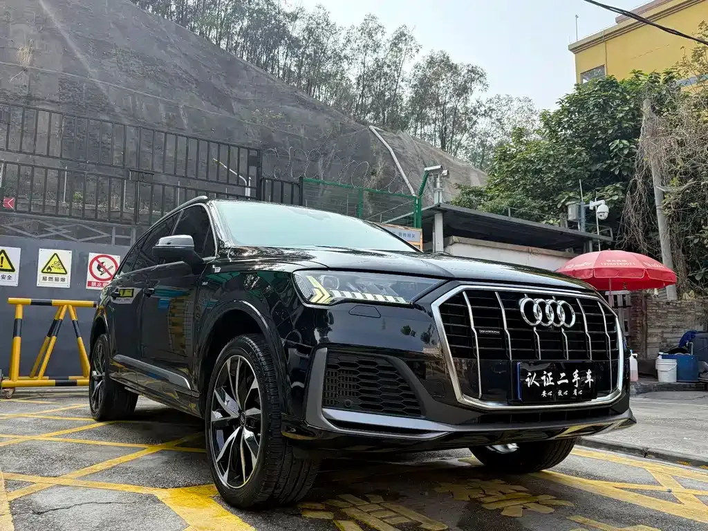 Audi Q7 2021 из CN, фото 4