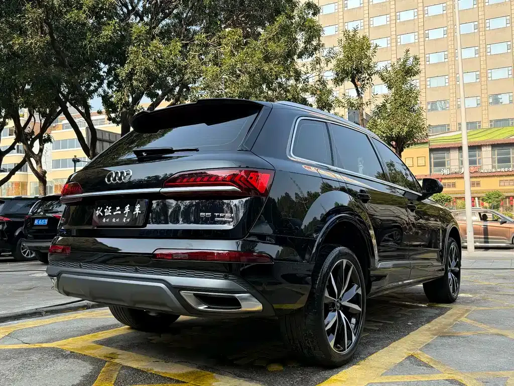 Audi Q7 2021 из CN, фото 10