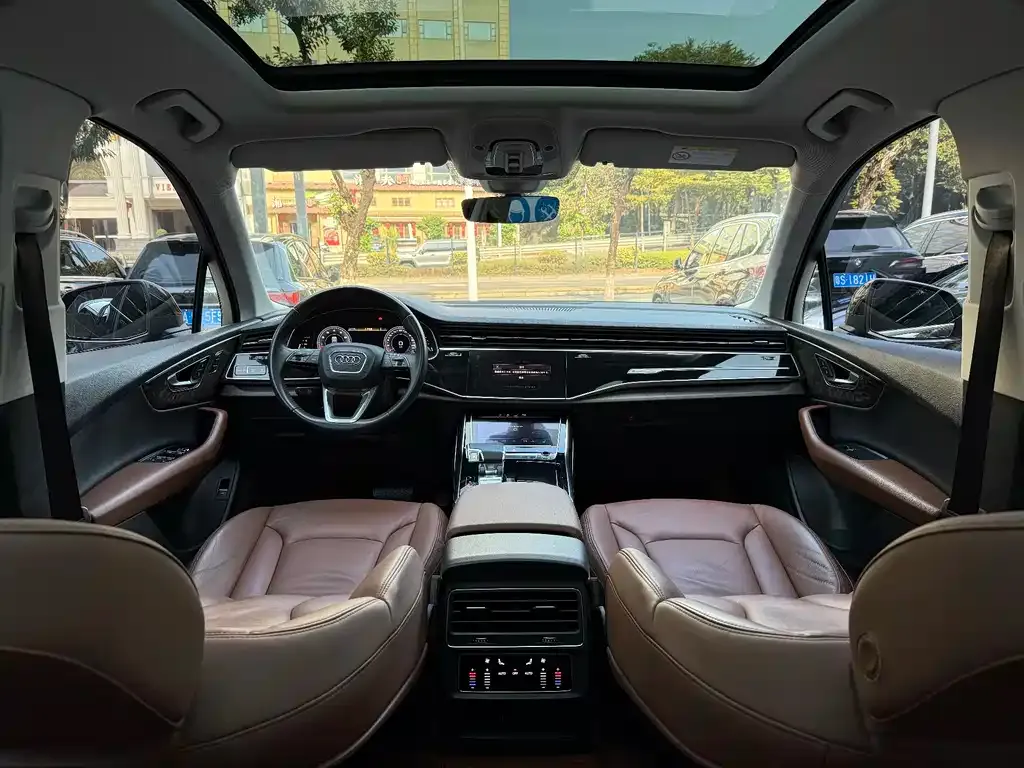 Audi Q7 2021 из CN, фото 8
