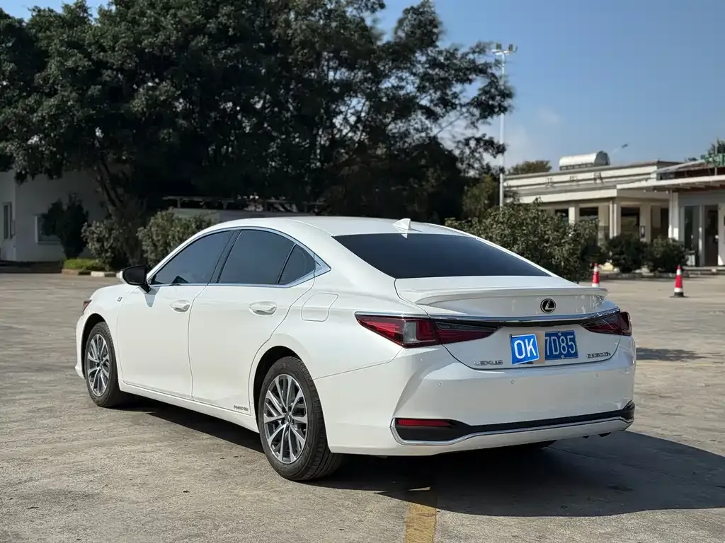 Lexus ES — фото 5