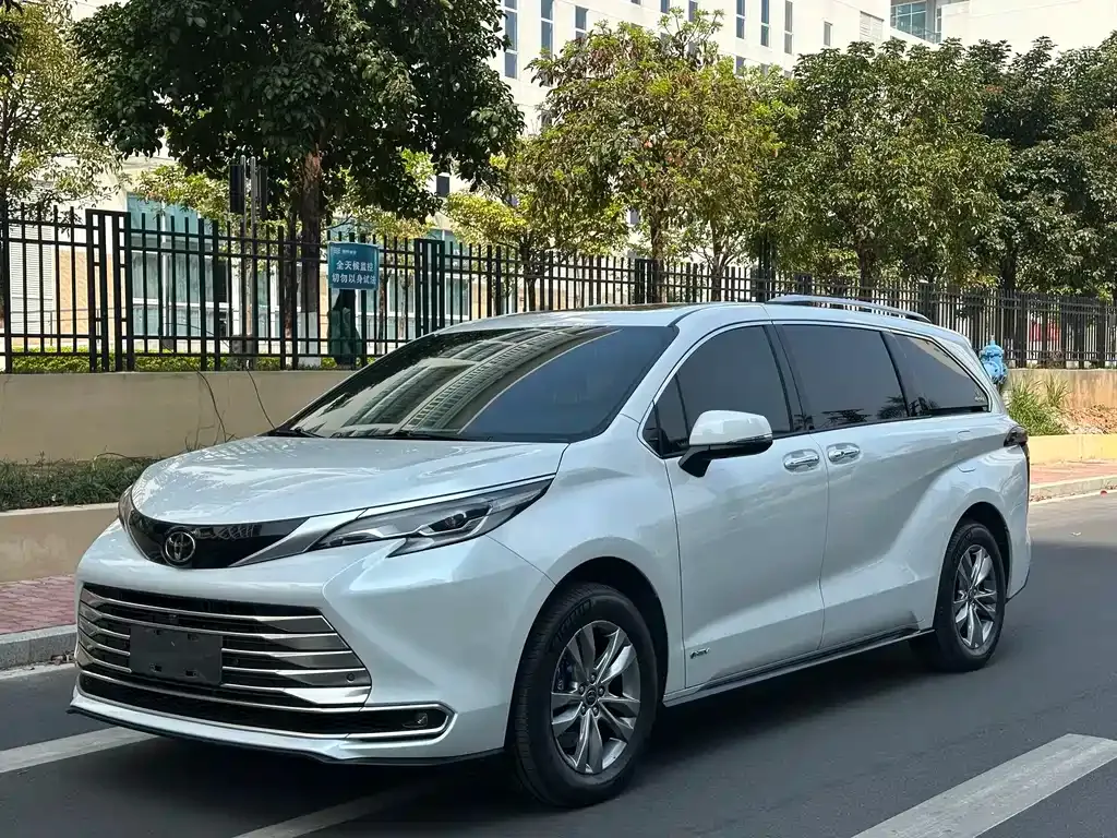 Toyota Sienna 2024 из CN, фото 1