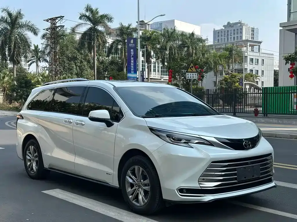 Toyota Sienna 2024 из CN, фото 10