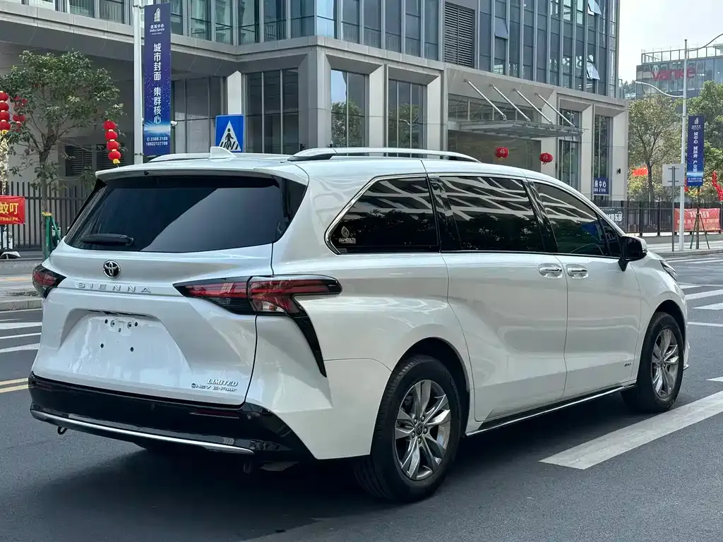Toyota Sienna 2024 из CN, фото 7