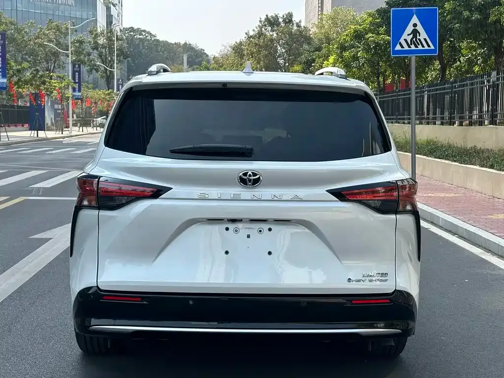 Toyota Sienna 2024 из CN, фото 8