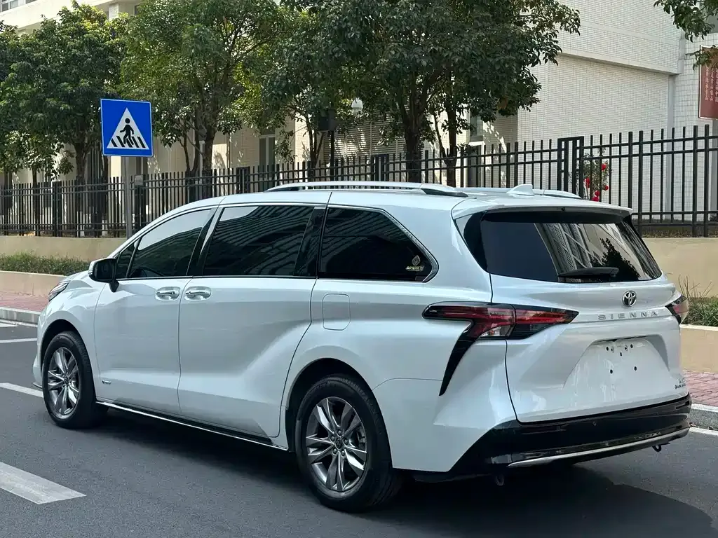 Toyota Sienna 2024 из CN, фото 9
