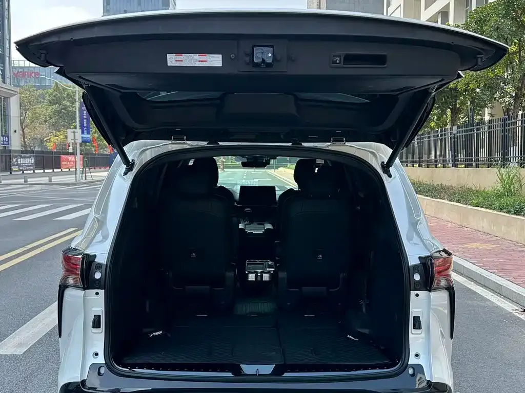 Toyota Sienna 2024 из CN, фото 3