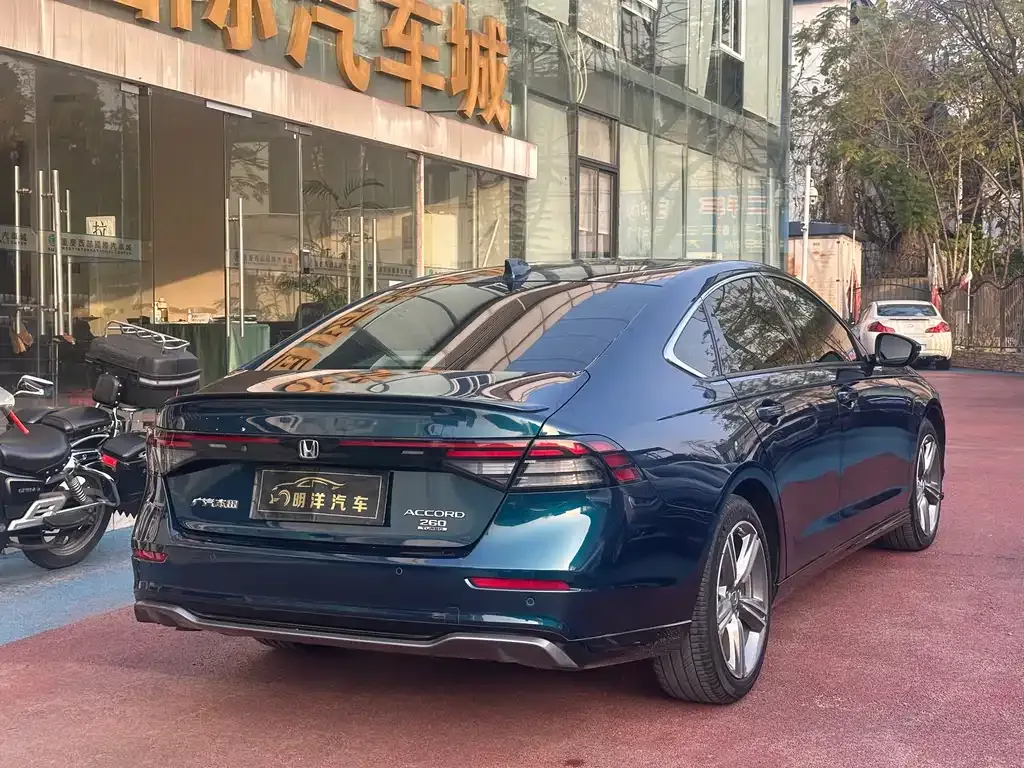 Honda Accord — фото 10