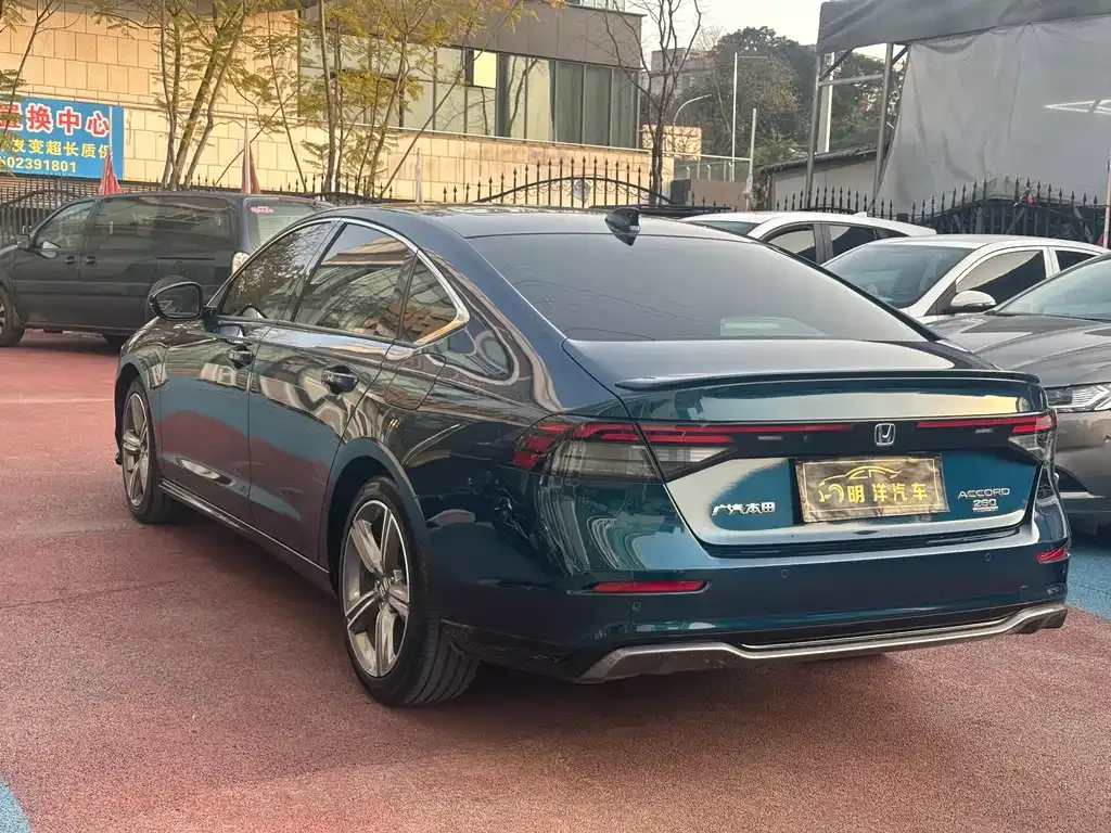 Honda Accord — фото 7