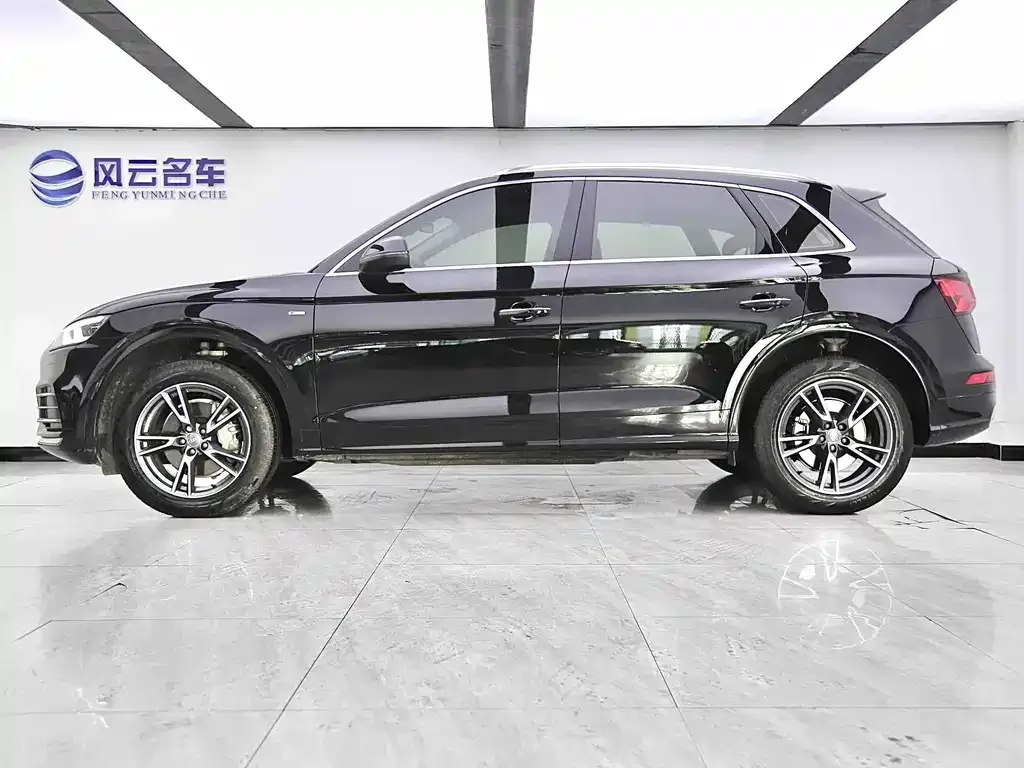Audi Q5L — фото 10