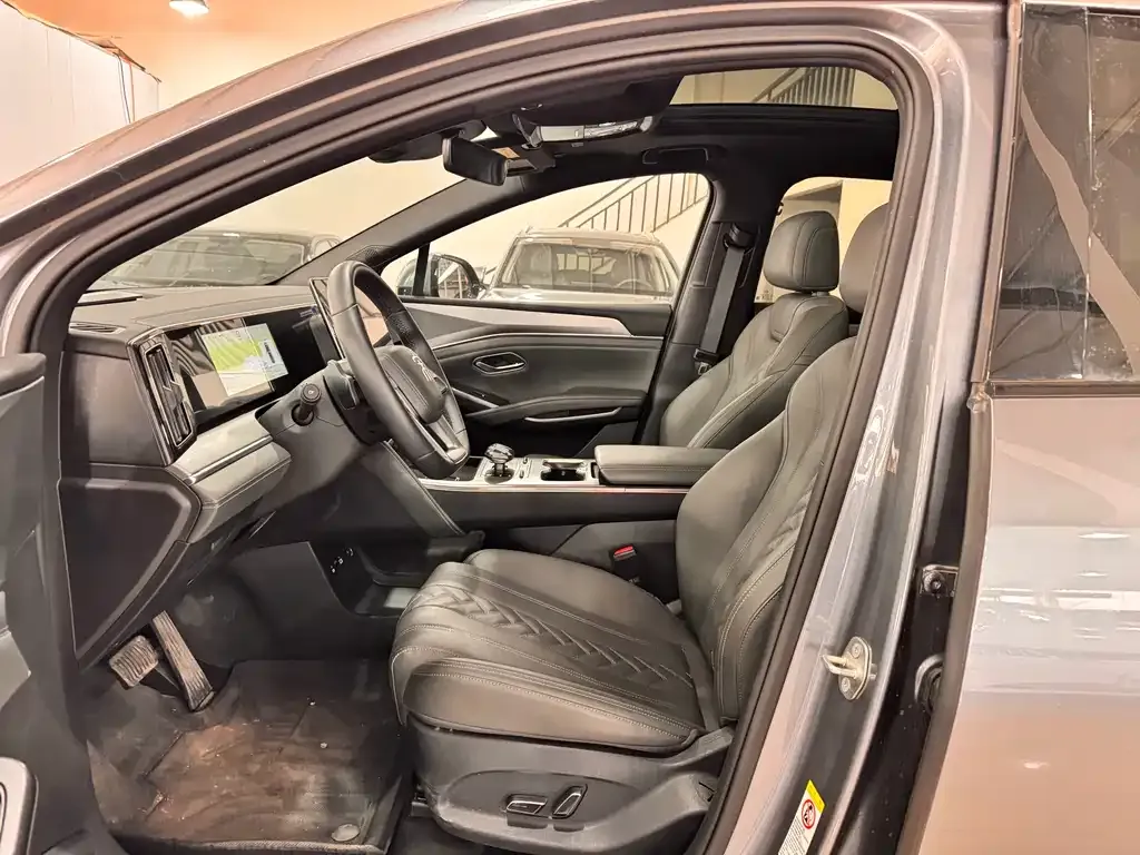 BYD L DM-i — фото 4
