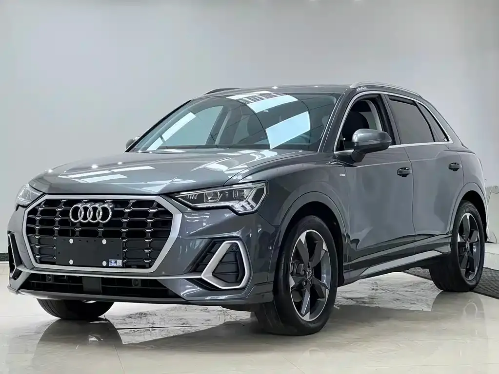 Audi Q3 — фото 1