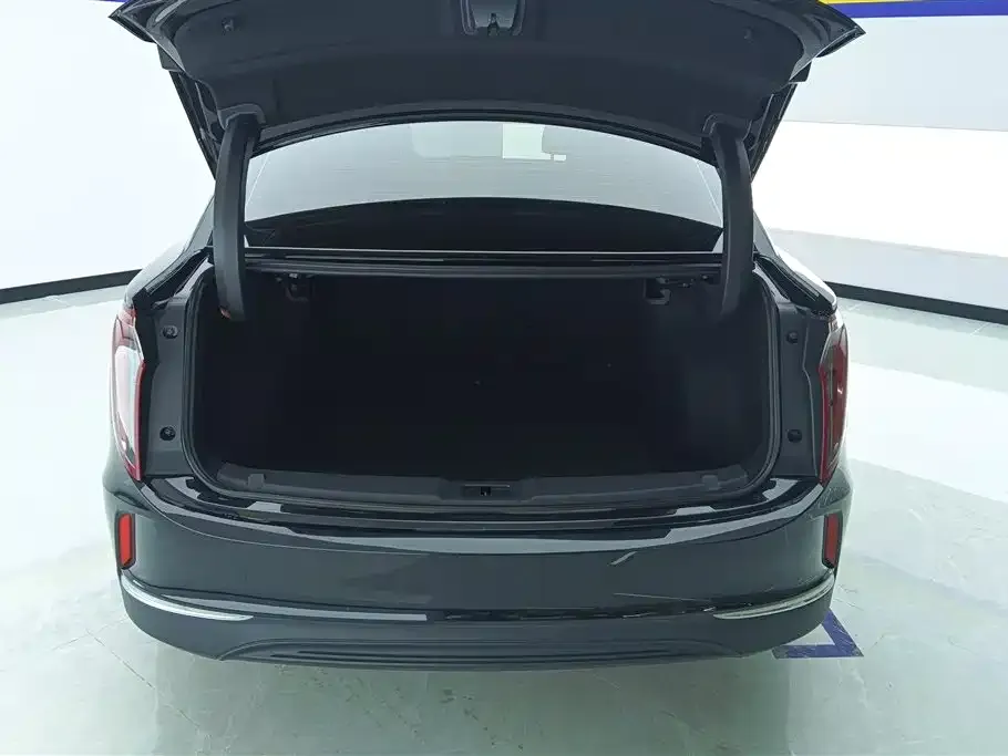Hongqi E-QM5 — фото 3