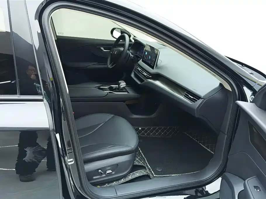 Hongqi E-QM5 — фото 6