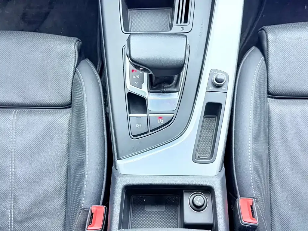 Audi A4L 2021 из CN, фото 6