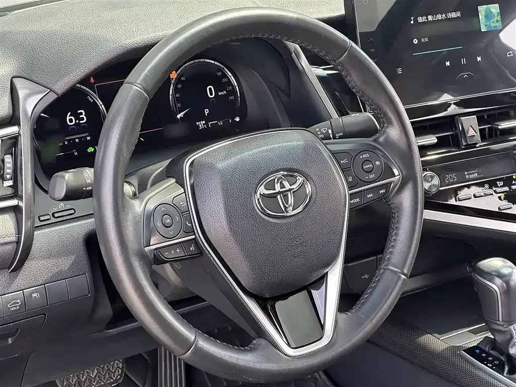Toyota Camry — фото 10