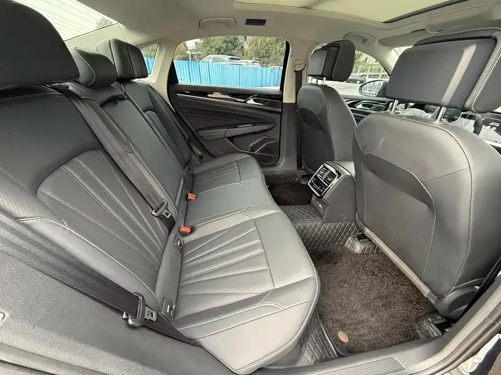 Volkswagen Passat 2025 из CN, фото 2