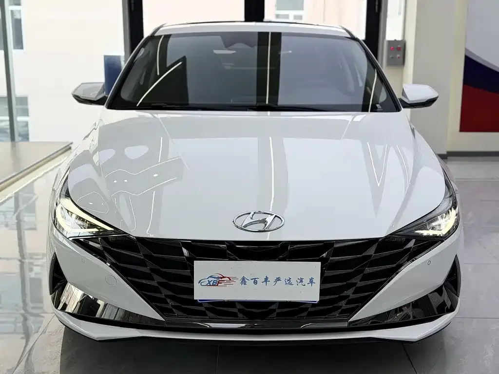 Hyundai Elantra — фото 3
