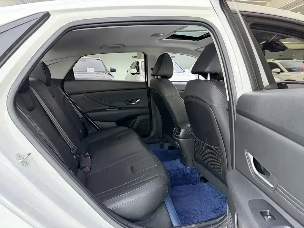 Hyundai Elantra — фото 9