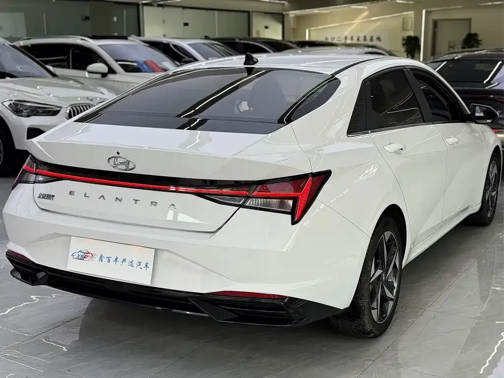 Hyundai Elantra — фото 4