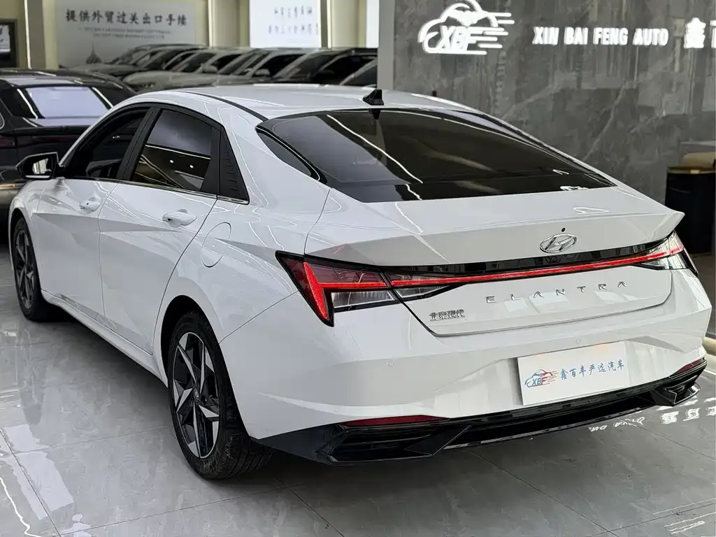 Hyundai Elantra — фото 10