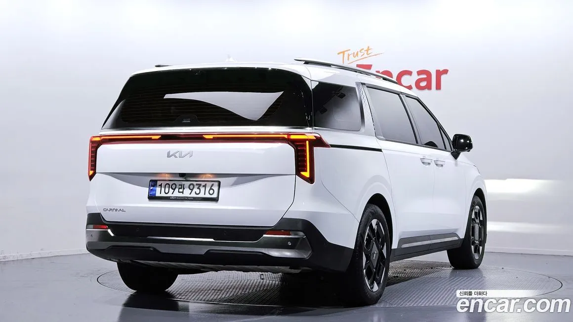 Kia Carnival — фото 3