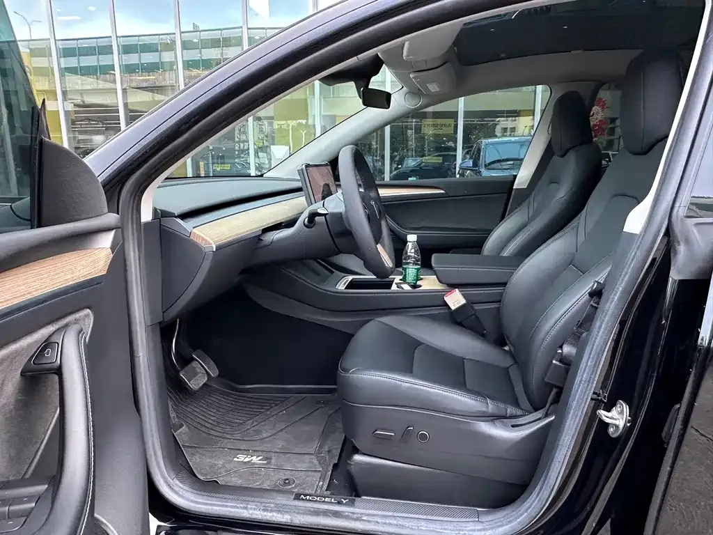 Tesla Model Y — фото 7