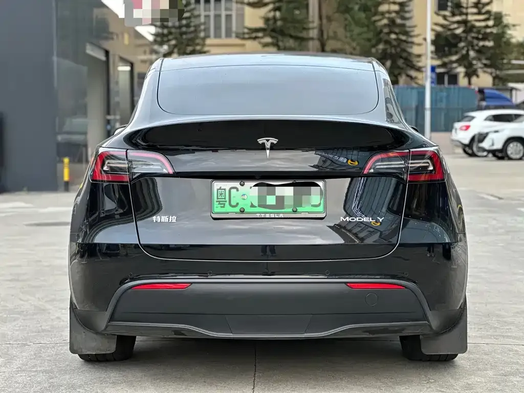Tesla Model Y — фото 4